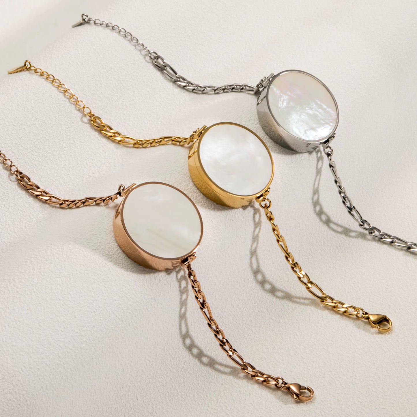 Pearl Essence Lip Charm Gold